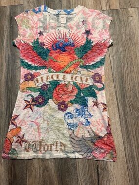Graphic 'Peace & Love' Short Sleeve Tee - Multicolor